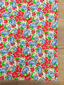 TISSU 100%  COTON  IMPRIME  FLEURS rouge bleu vert au mètre