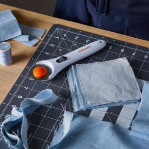 CUTTER ROTATIF FISKARS avec Lame de  Ø 45mm