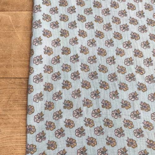 Tissu Double gaze imprimé fleurs bleu - au mètre