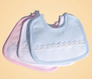 Bavoir à Broder de naissance avec dentelle