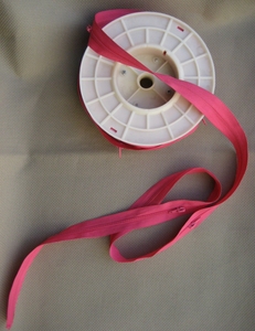 Fermeture au mètrage Nylon 3,8mm Fuschia - Le mètre + 2 curseurs