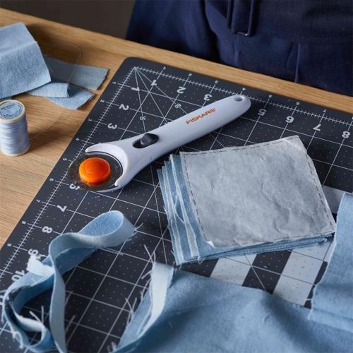 CUTTER ROTATIF FISKARS avec Lame de  Ø 45mm