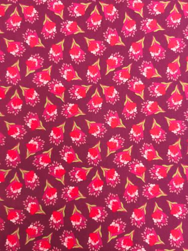 TISSU 100%  COTON imprimé fleurs rouge et rose stylisées type tulipes  au mètre