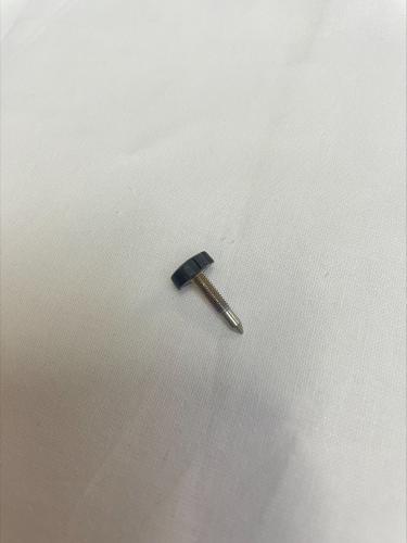 VIS SERRE AIGUILLE  MACHINE A COUDRE BERNINA