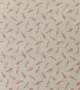 Tissu imprimé Petites plumes roses - 100% Coton - vendu au mètre ou au 1/2 mètre